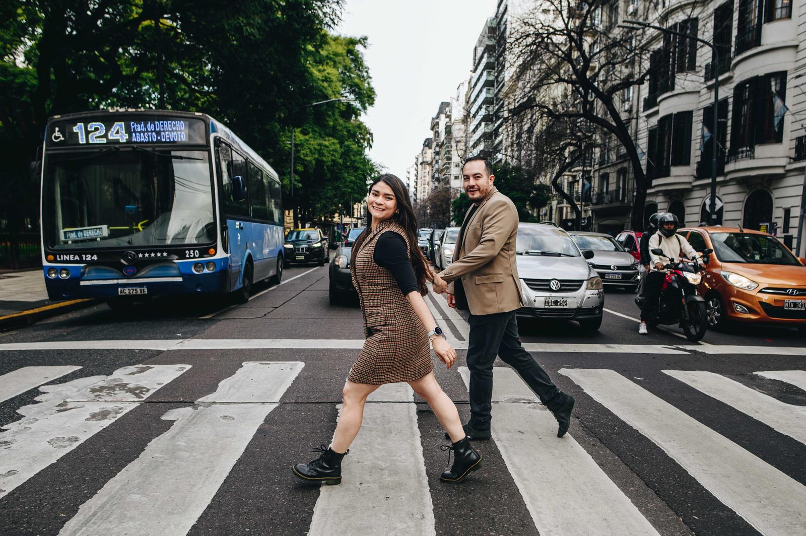 Cruzando la avenida