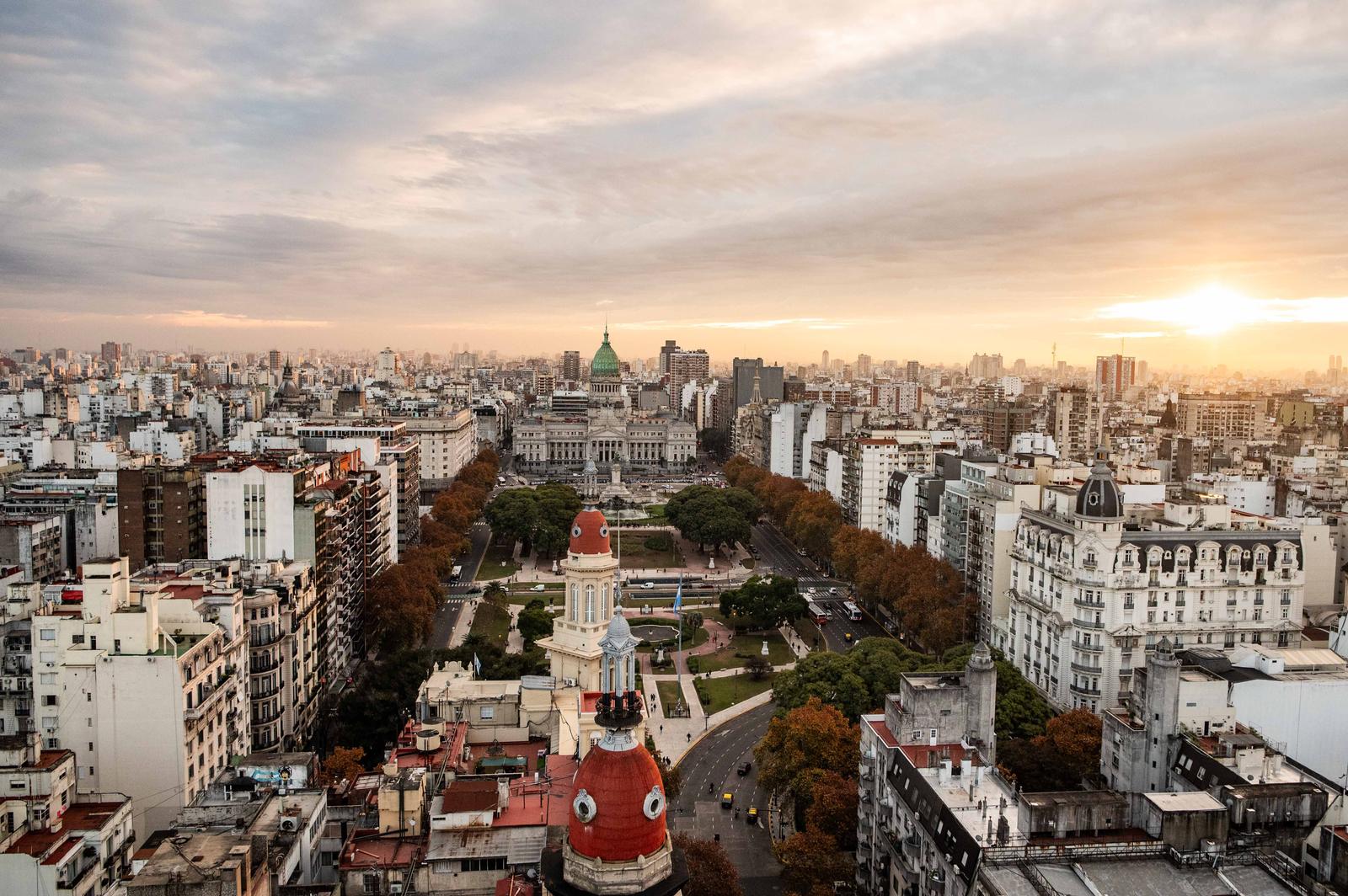 Vista de la Plaza del Congreso desde el Palacio Barolo al atardecer