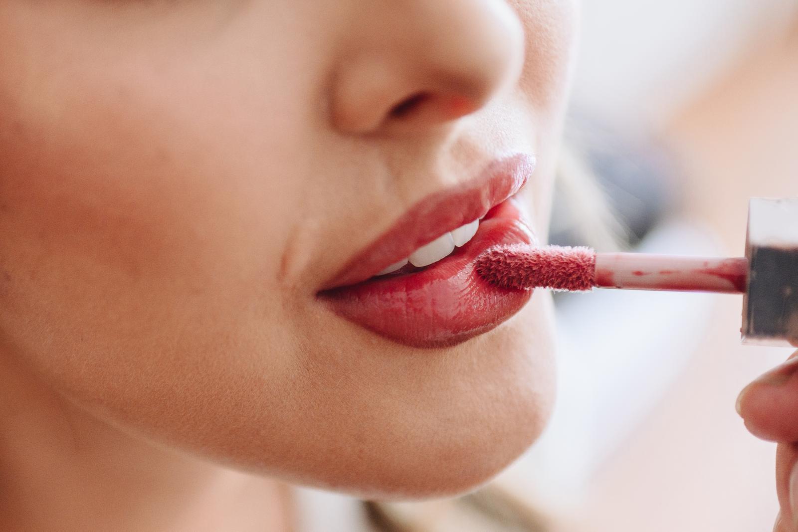 Detalle del maquillaje de labios