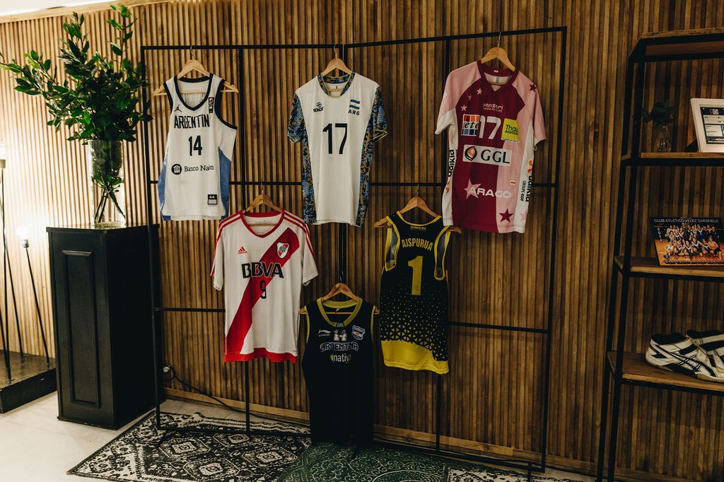 La pared de camisetas personalizadas de la fiesta